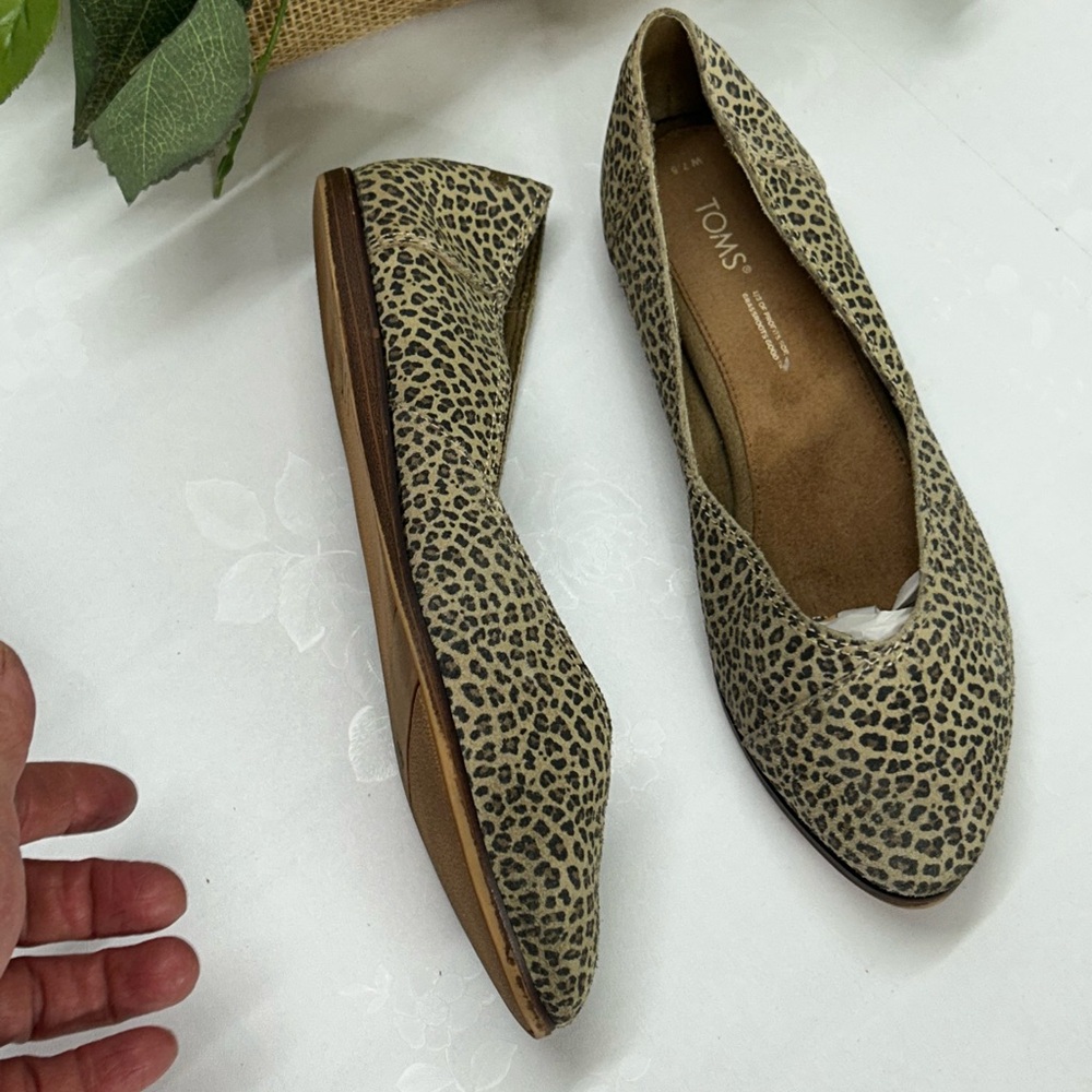 TOMS Cheetah Print Women's Loafers - Picture 2 of 6